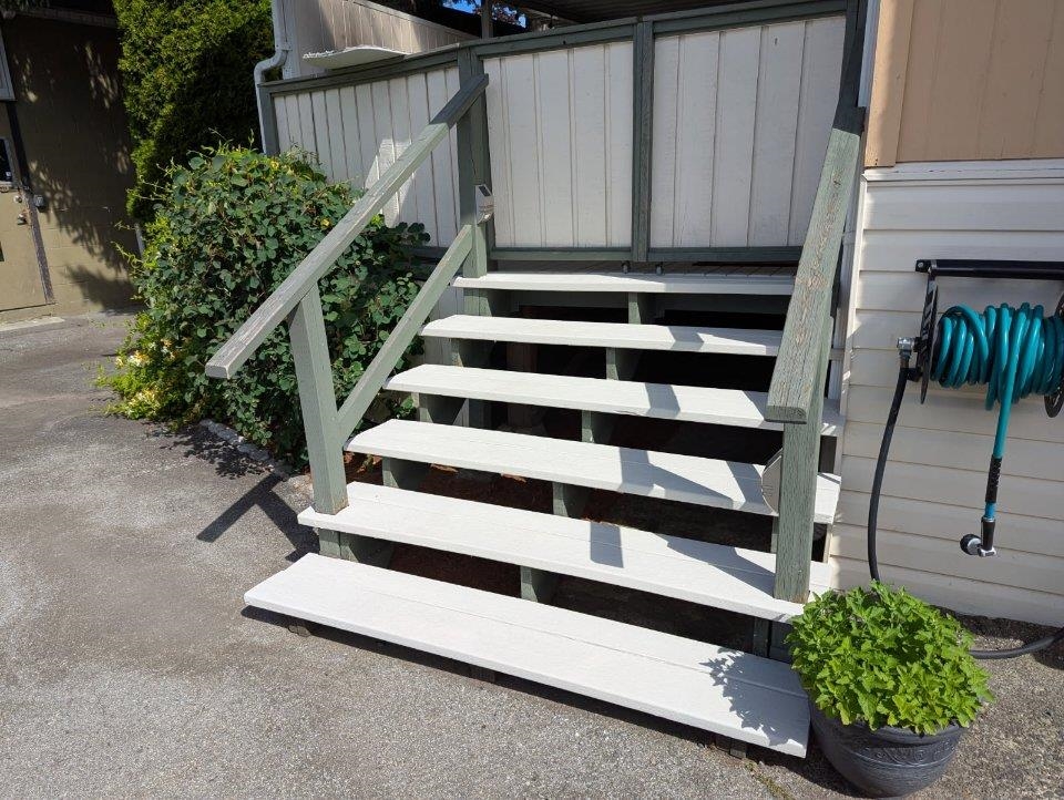 Front Yard Photo of 1 201 Cayer Street, Coquitlam, BC