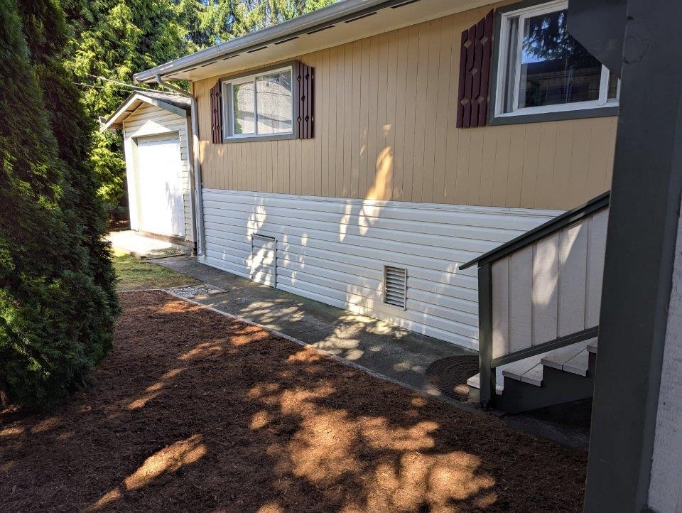 Outdoor Patio Photo of 1 201 Cayer Street, Coquitlam, BC