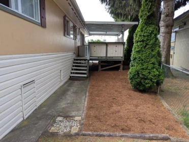 Garden / Landscaping Photo of 1 201 Cayer Street, Coquitlam, BC