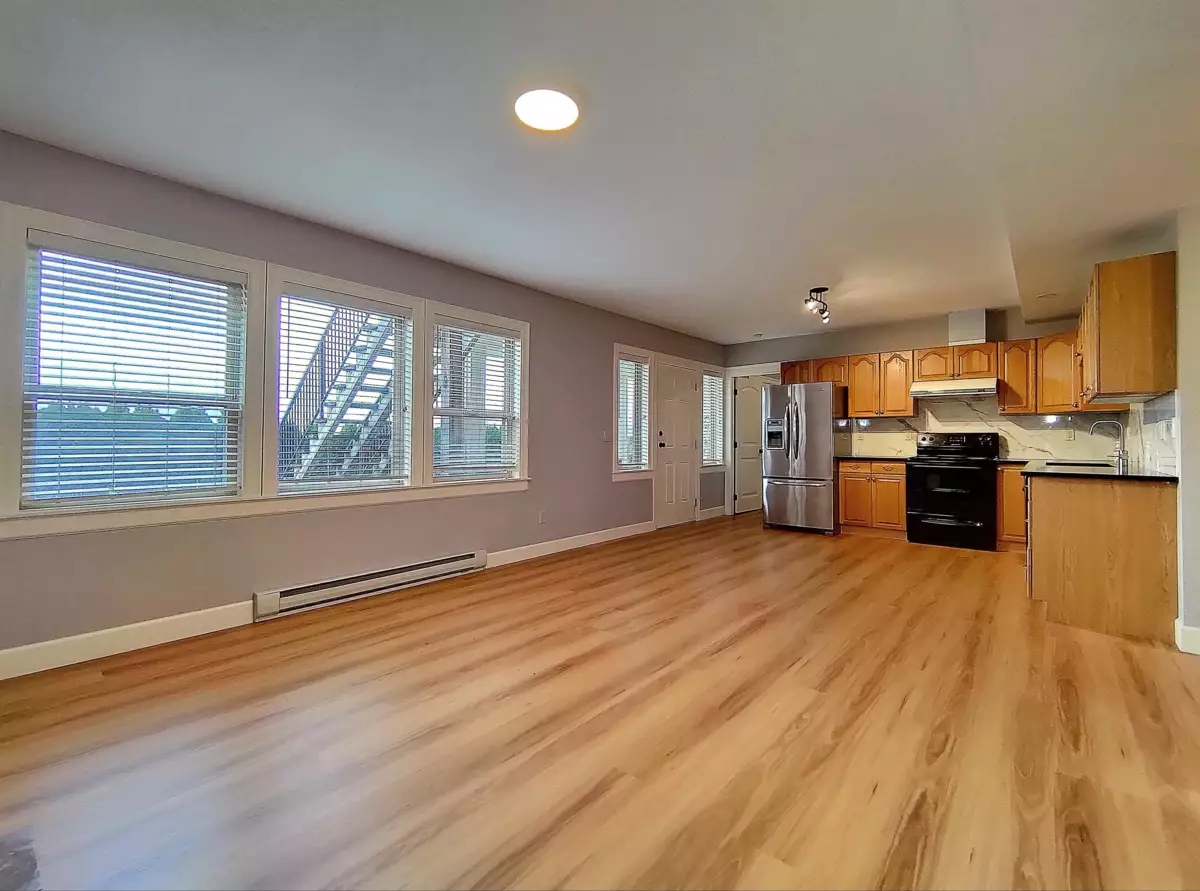 Hallway Photo of 3493 Applewood Drive, Abbotsford, BC