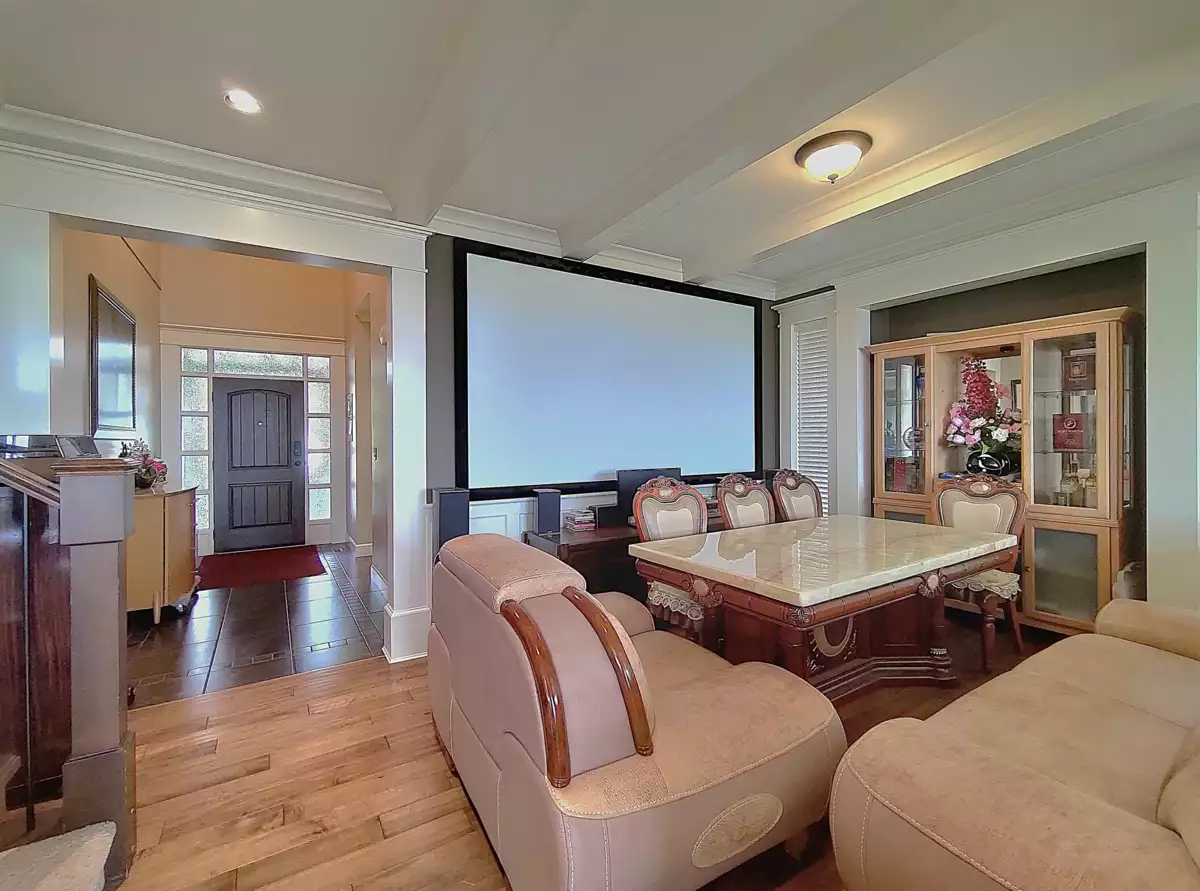 Kitchen Island Photo of 3493 Applewood Drive, Abbotsford, BC