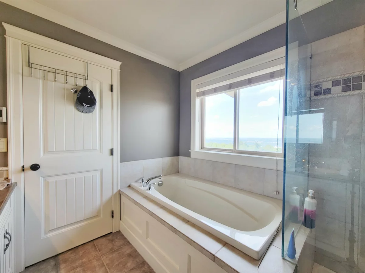 Walk-In Closet Photo of 3493 Applewood Drive, Abbotsford, BC