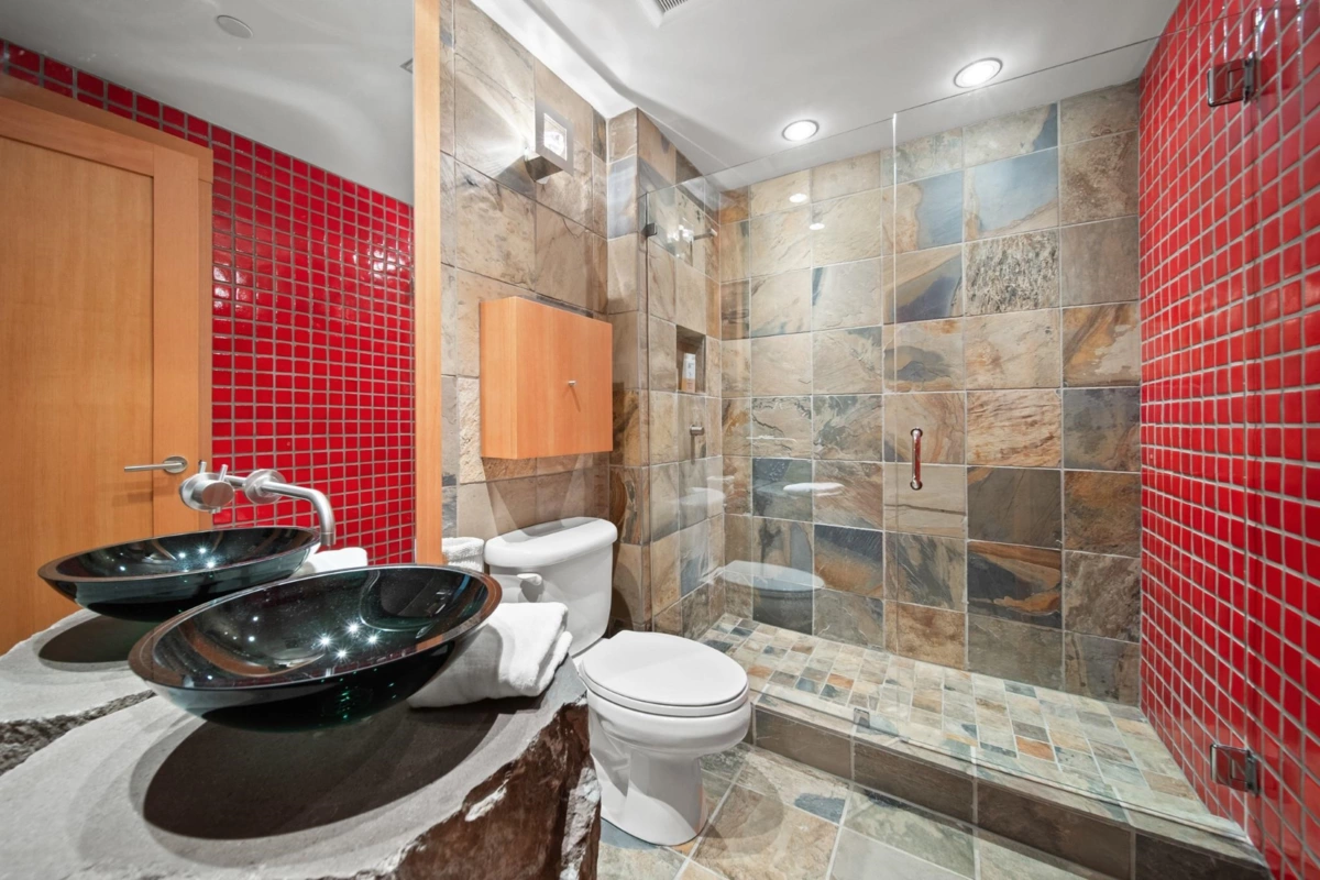 Walk-In Closet Photo of 614 2202 Gondola Way, Whistler, BC