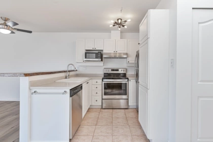 402 1618 Grant Avenue, Port Coquitlam, BC, Port Coquitlam — Apartment/Condo for sale
