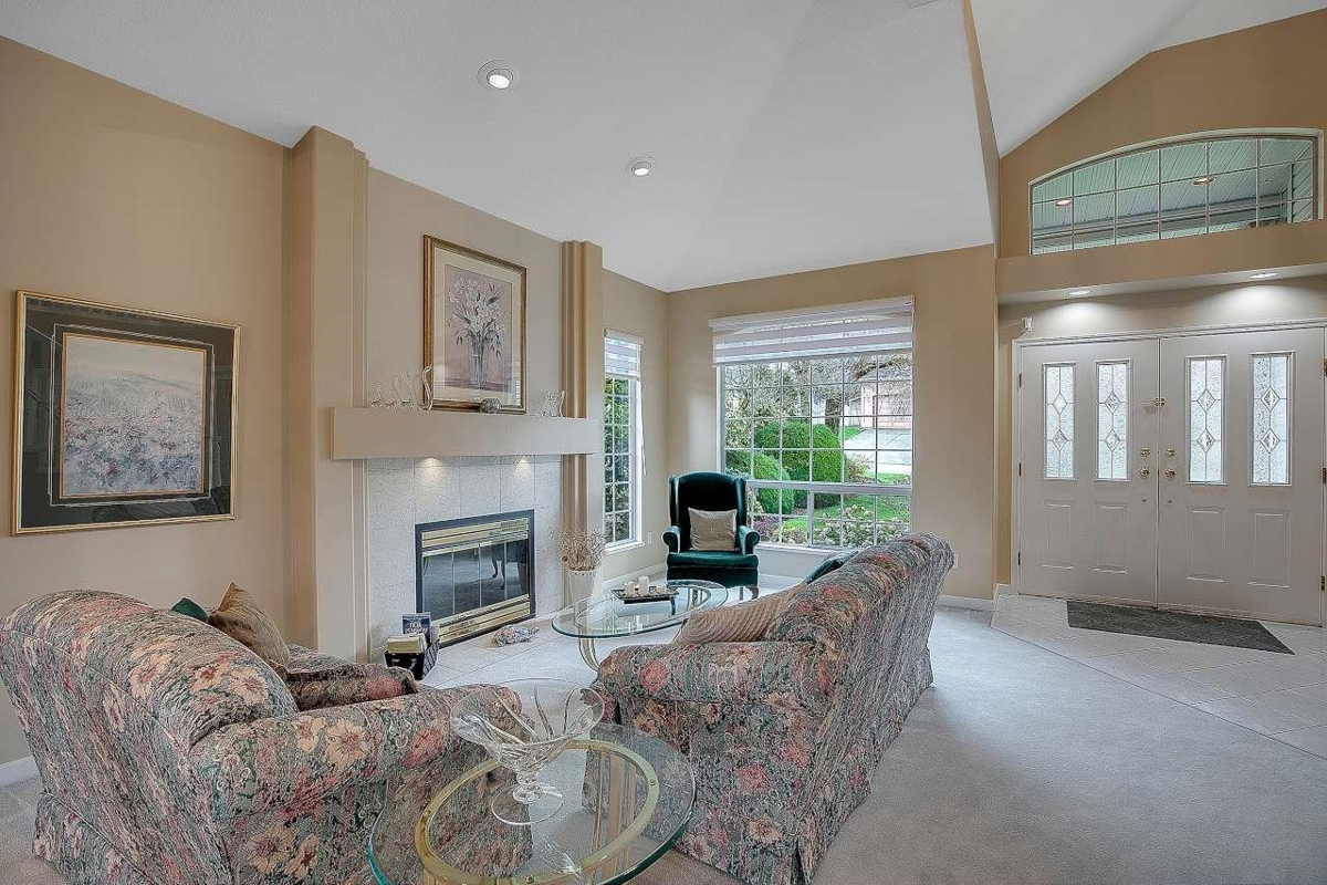 Dining Area Photo of 8055 153a Street, Surrey, BC