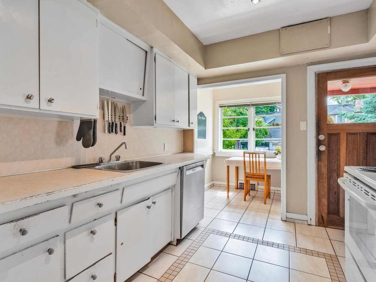 Guest Bathroom Photo of 1958 W 12th Avenue, Vancouver, BC