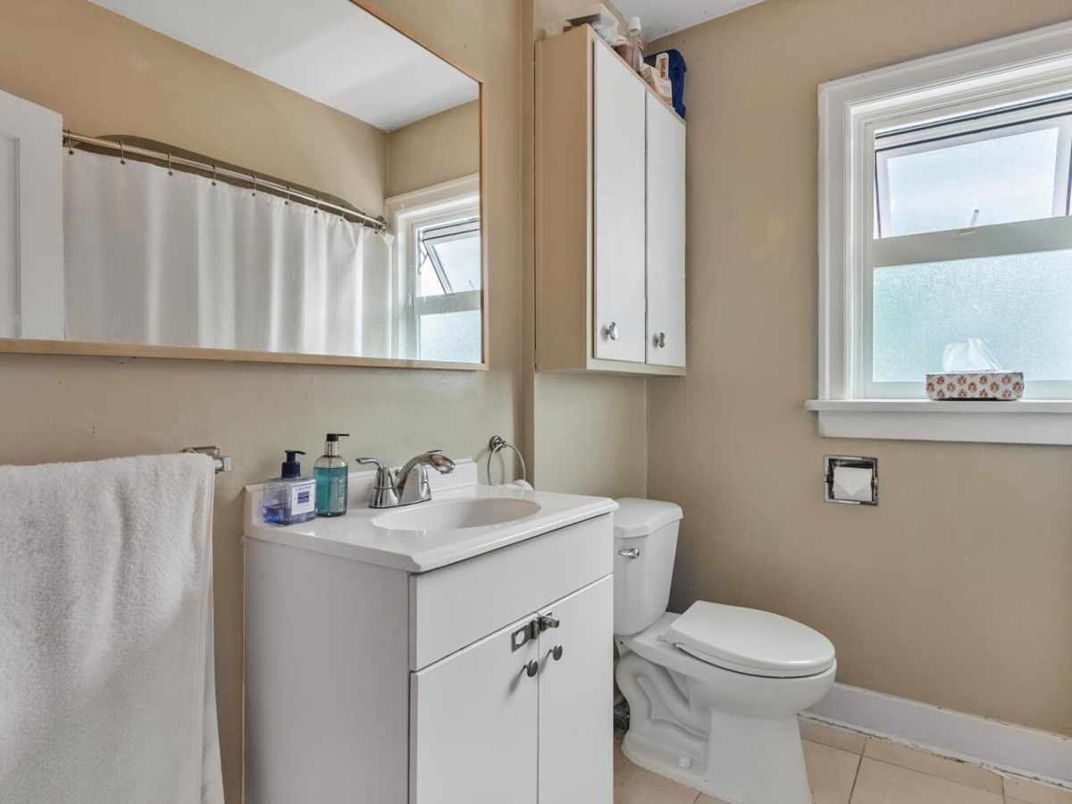 Hallway Photo of 1958 W 12th Avenue, Vancouver, BC