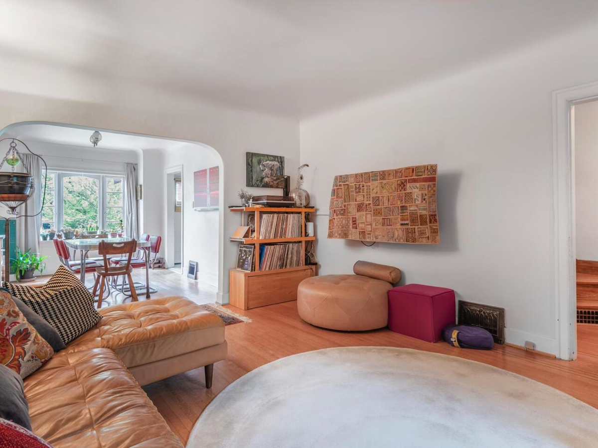 Kitchen Island Photo of 1958 W 12th Avenue, Vancouver, BC