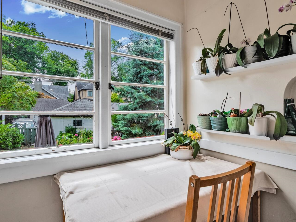 Powder Room Photo of 1958 W 12th Avenue, Vancouver, BC