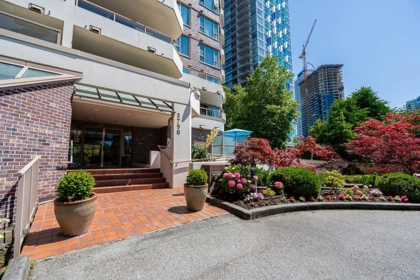 303 5790 Patterson Avenue, Burnaby, BC, Burnaby — Apartment/Condo for sale