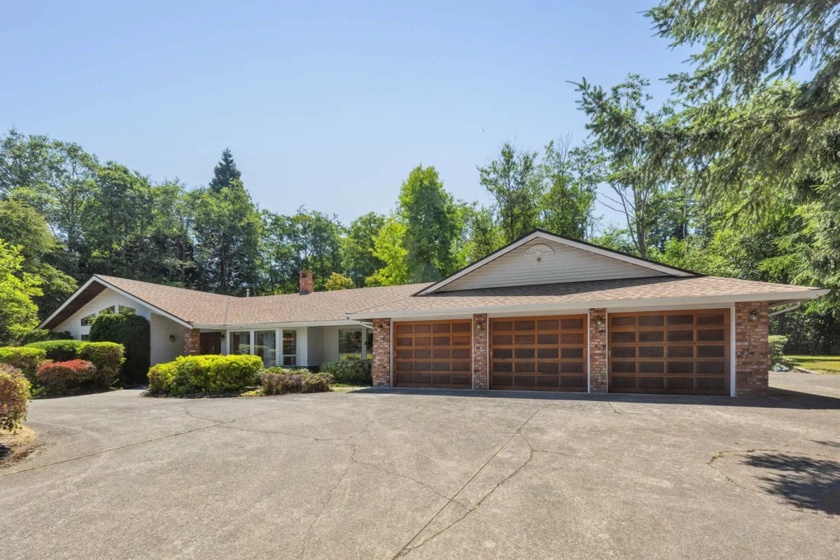 Living Room Photo of 14324 25 Avenue, Surrey, BC