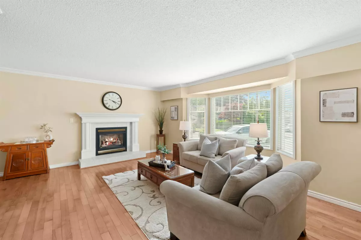 Living Room Photo of 5586 44 Avenue, Delta, BC