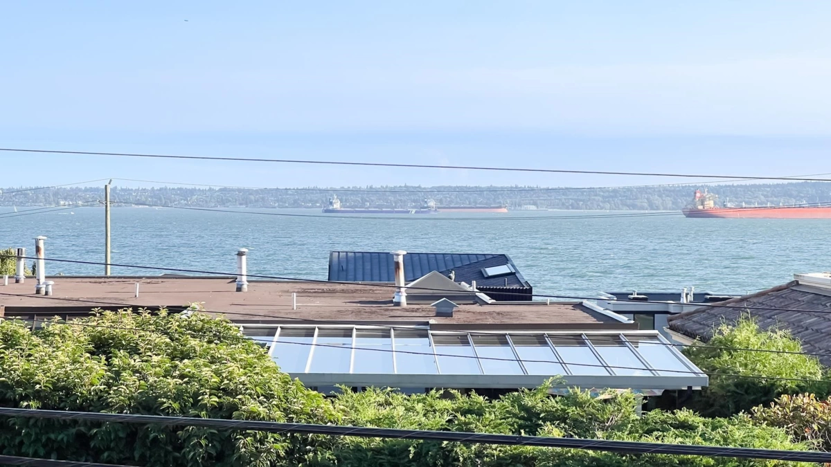Breakfast Nook Photo of 2352 Marine Drive, West Vancouver, BC