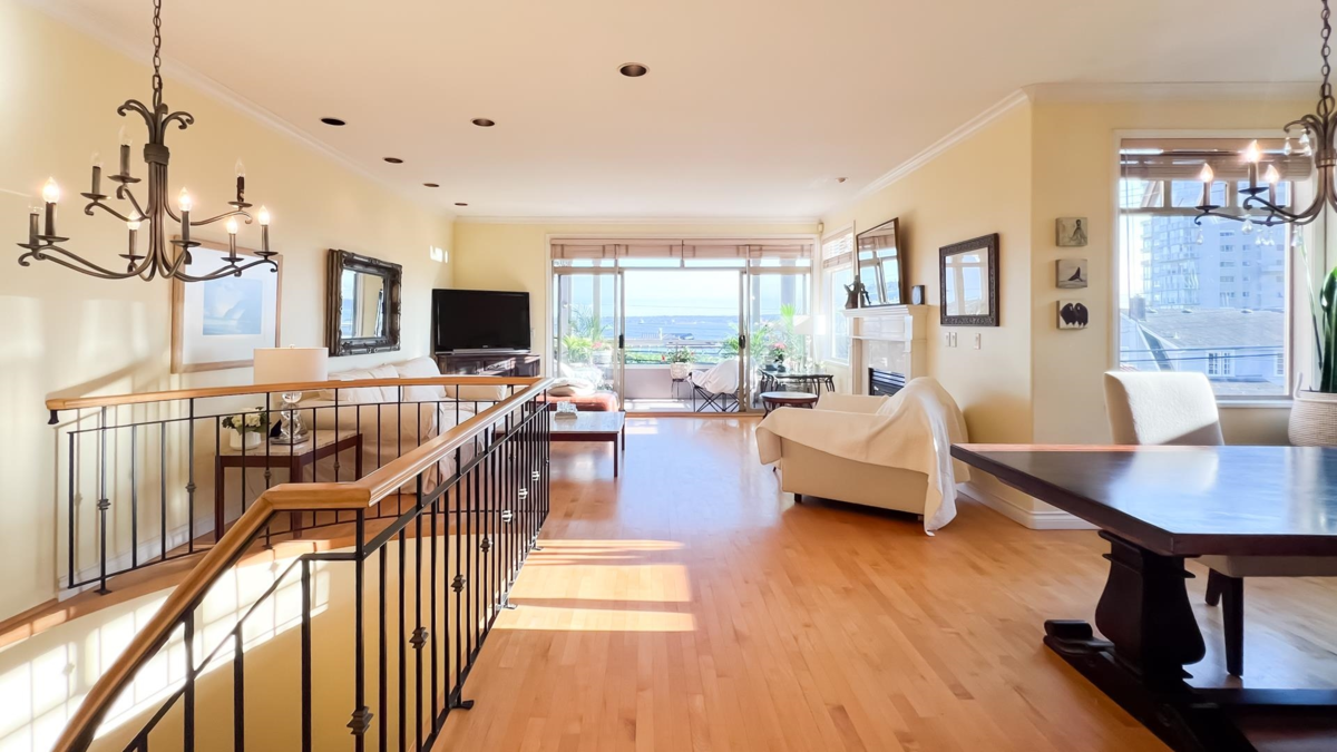 Dining Area Photo of 2352 Marine Drive, West Vancouver, BC