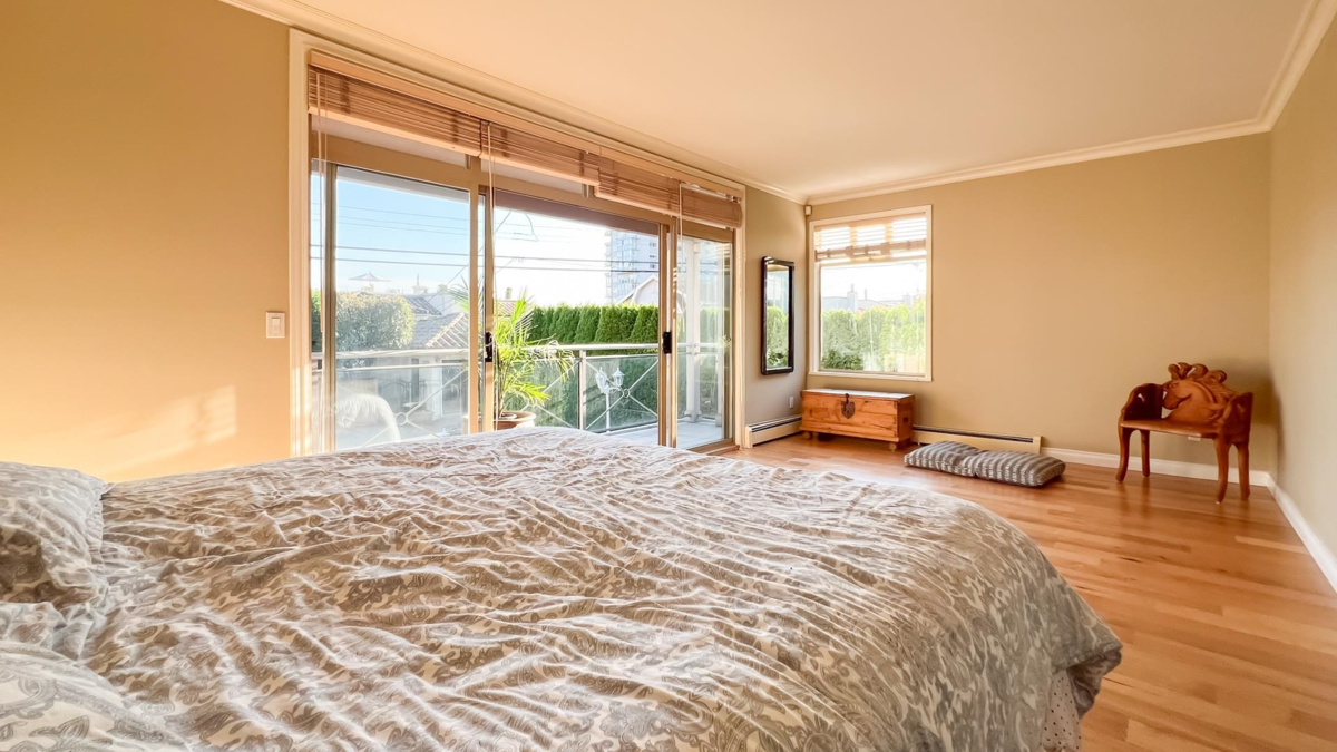 Front Yard Photo of 2352 Marine Drive, West Vancouver, BC