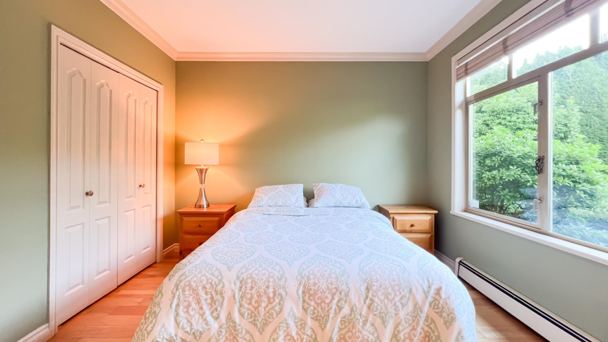 Mudroom Photo of 2352 Marine Drive, West Vancouver, BC