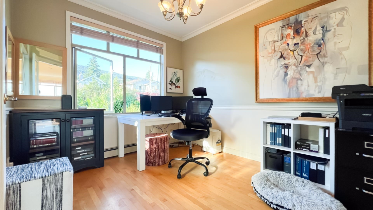 Office / Den Photo of 2352 Marine Drive, West Vancouver, BC