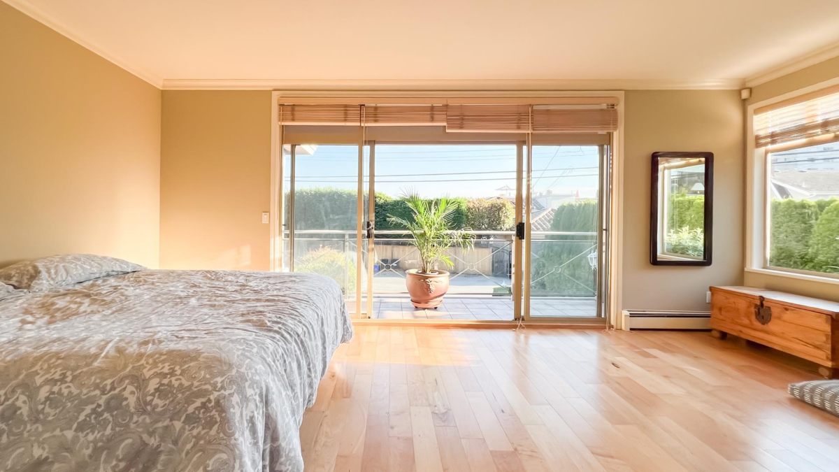 Outdoor Deck Photo of 2352 Marine Drive, West Vancouver, BC