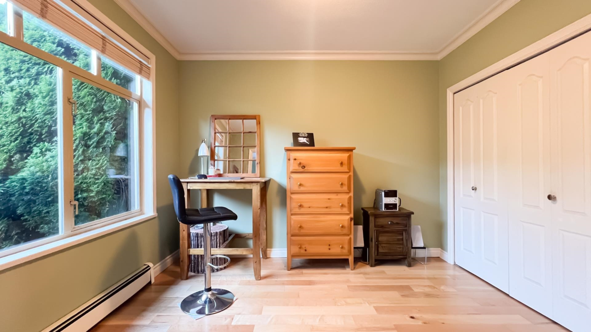 Staircase Photo of 2352 Marine Drive, West Vancouver, BC