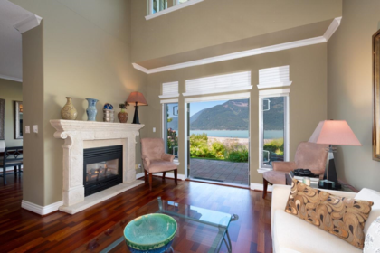 Breakfast Nook Photo of 17 Beach Drive, Furry Creek, BC