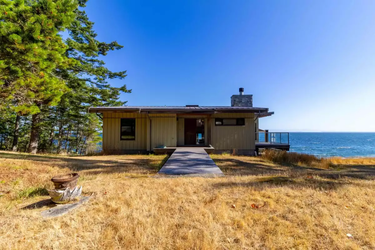 Laundry Room Photo of 1974 Ellis Road, Galiano Island, BC