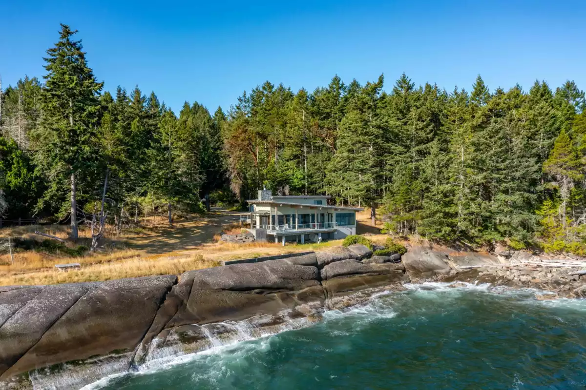 Staircase Photo of 1974 Ellis Road, Galiano Island, BC