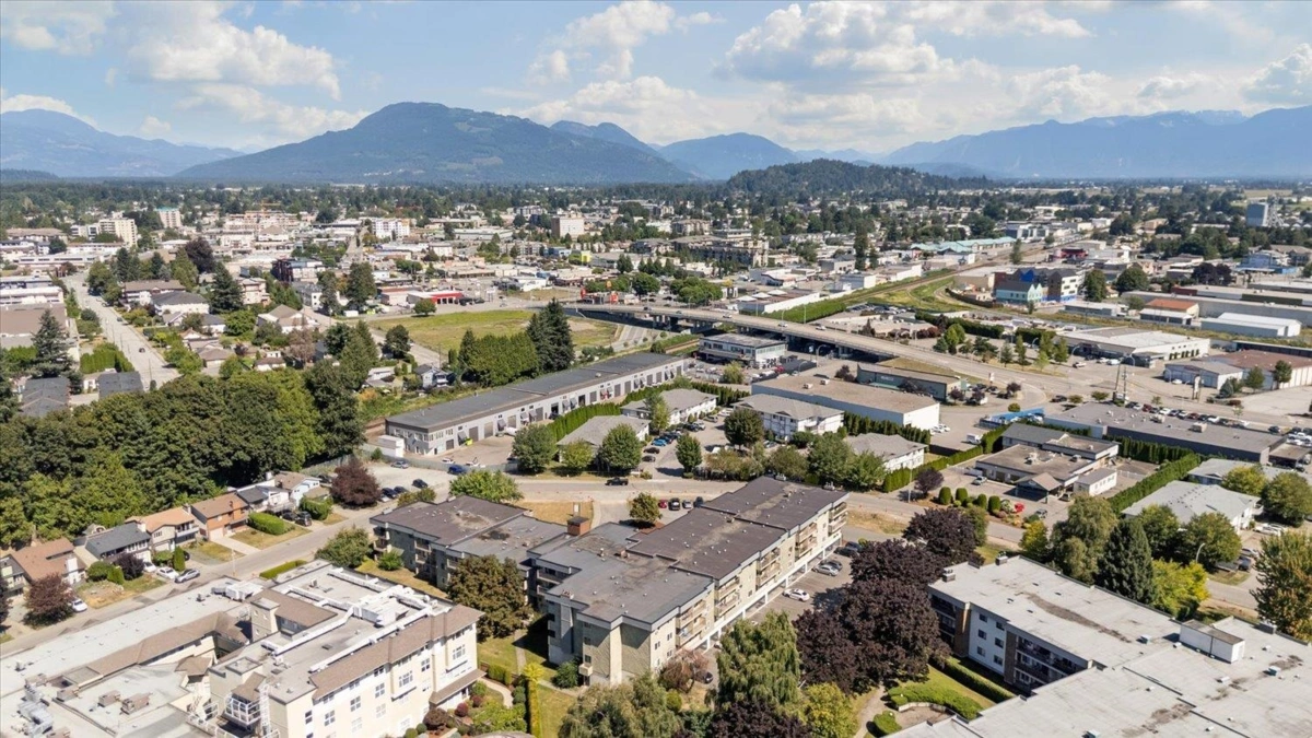 Backyard Photo of 307 45598 Mcintosh Drive, Chilliwack, BC