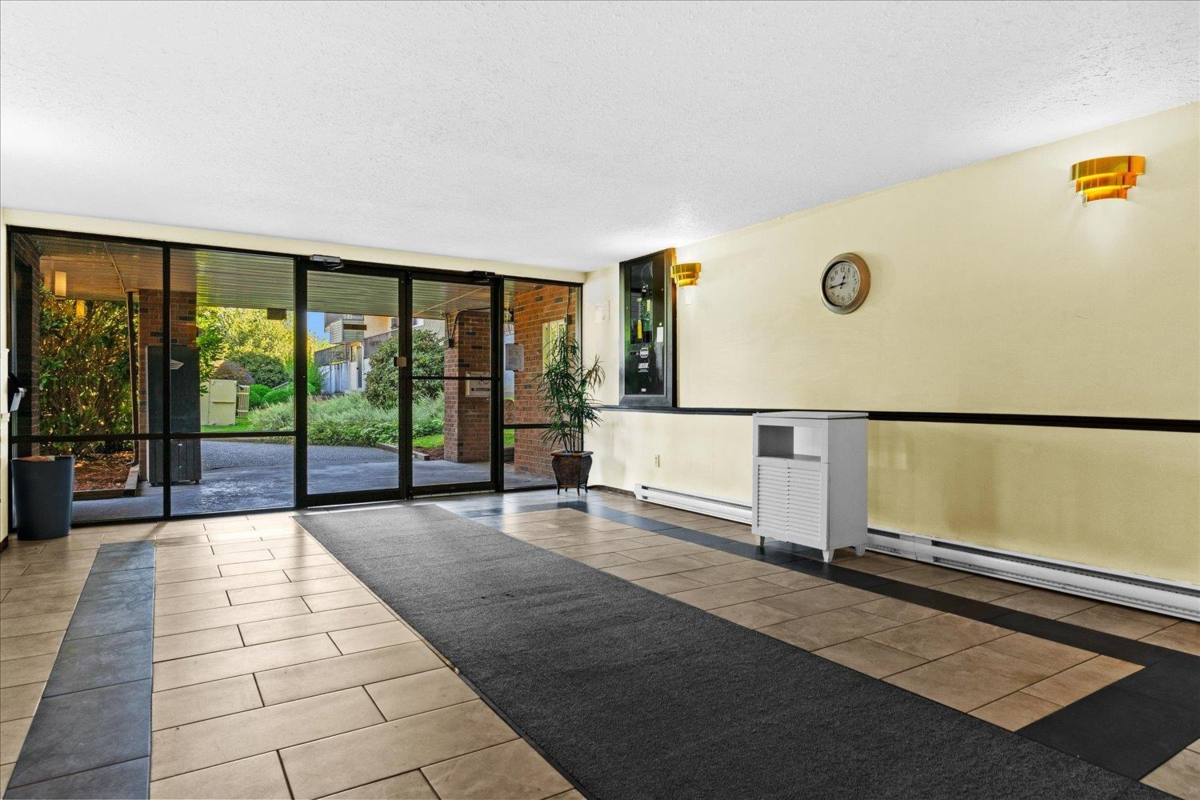 Hallway Photo of 307 45598 Mcintosh Drive, Chilliwack, BC