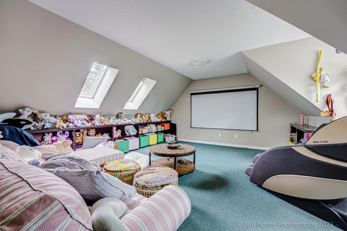 Basement Recreation Room Photo of 13923 22a Ave Avenue, Surrey, BC