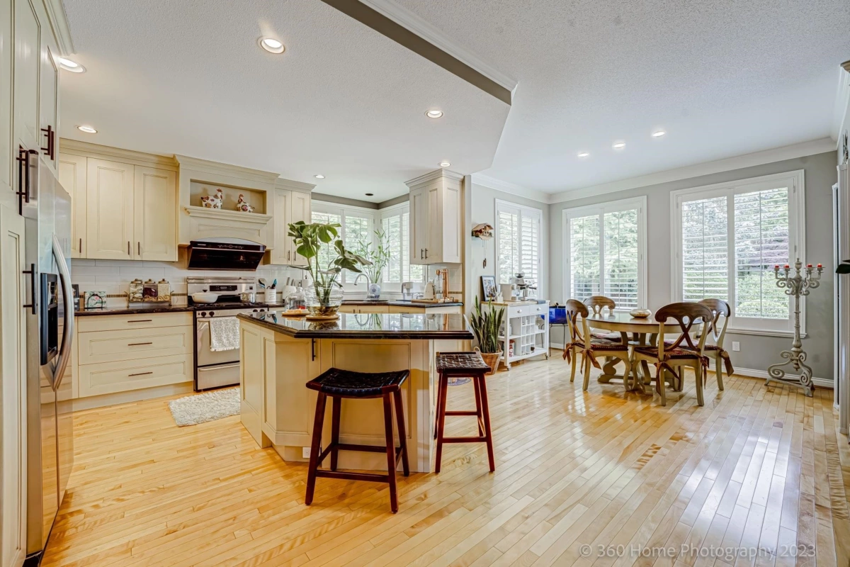 Breakfast Nook Photo of 13923 22a Ave Avenue, Surrey, BC