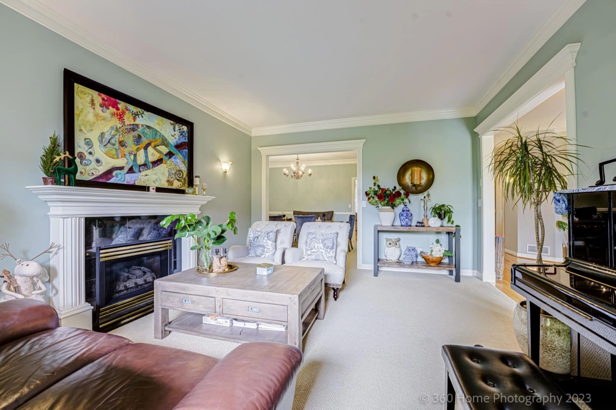 Family Room Photo of 13923 22a Ave Avenue, Surrey, BC