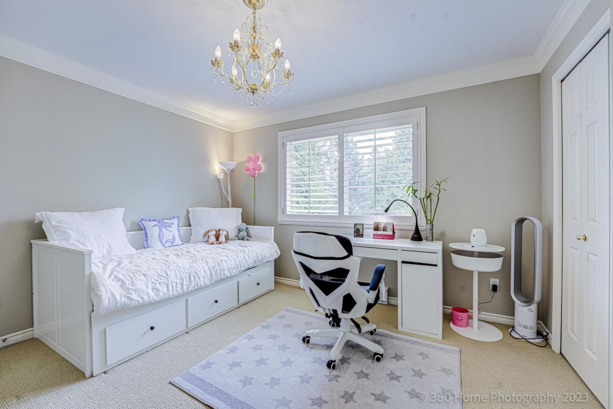 Powder Room Photo of 13923 22a Ave Avenue, Surrey, BC