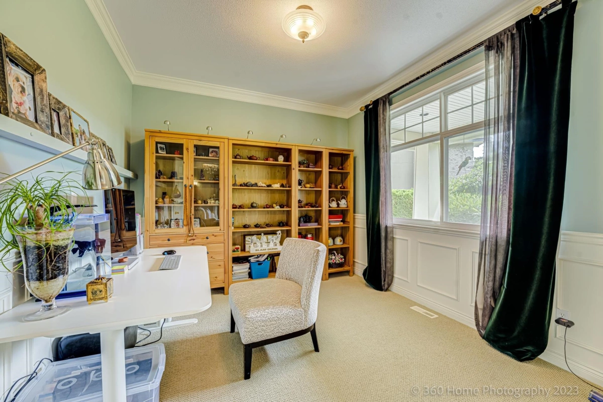 Primary Bathroom Photo of 13923 22a Ave Avenue, Surrey, BC