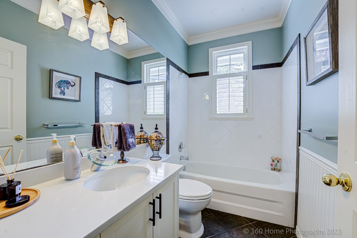 Walk-In Closet Photo of 13923 22a Ave Avenue, Surrey, BC