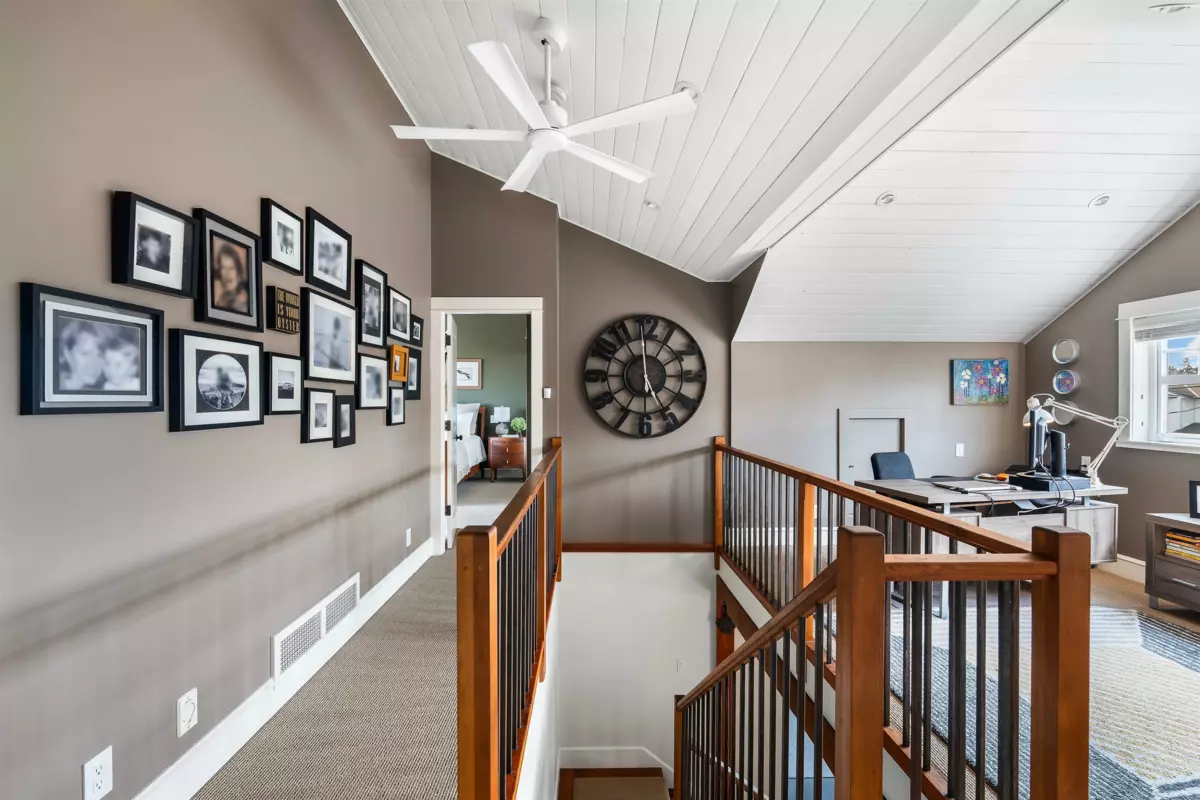 Basement Recreation Room Photo of 1284 Beach Grove Road, Delta, BC