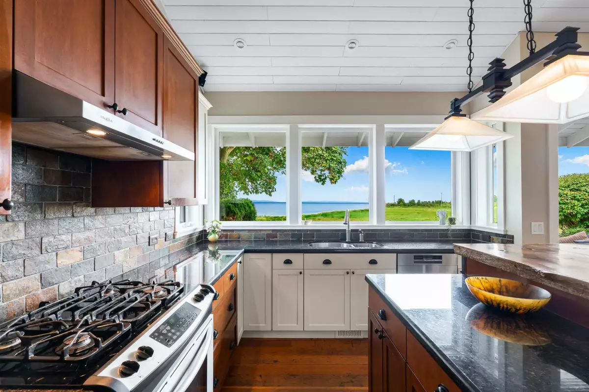 Bedroom 3 Photo of 1284 Beach Grove Road, Delta, BC