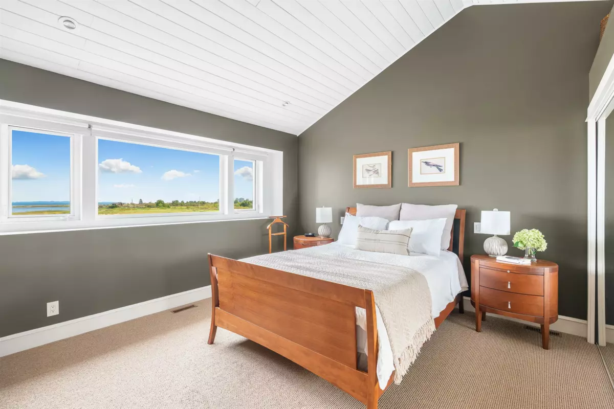 Entry Foyer Photo of 1284 Beach Grove Road, Delta, BC