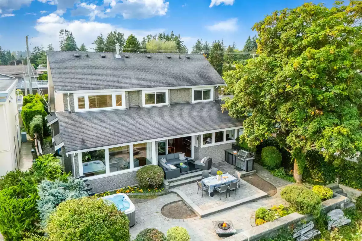 Family Room Photo of 1284 Beach Grove Road, Delta, BC