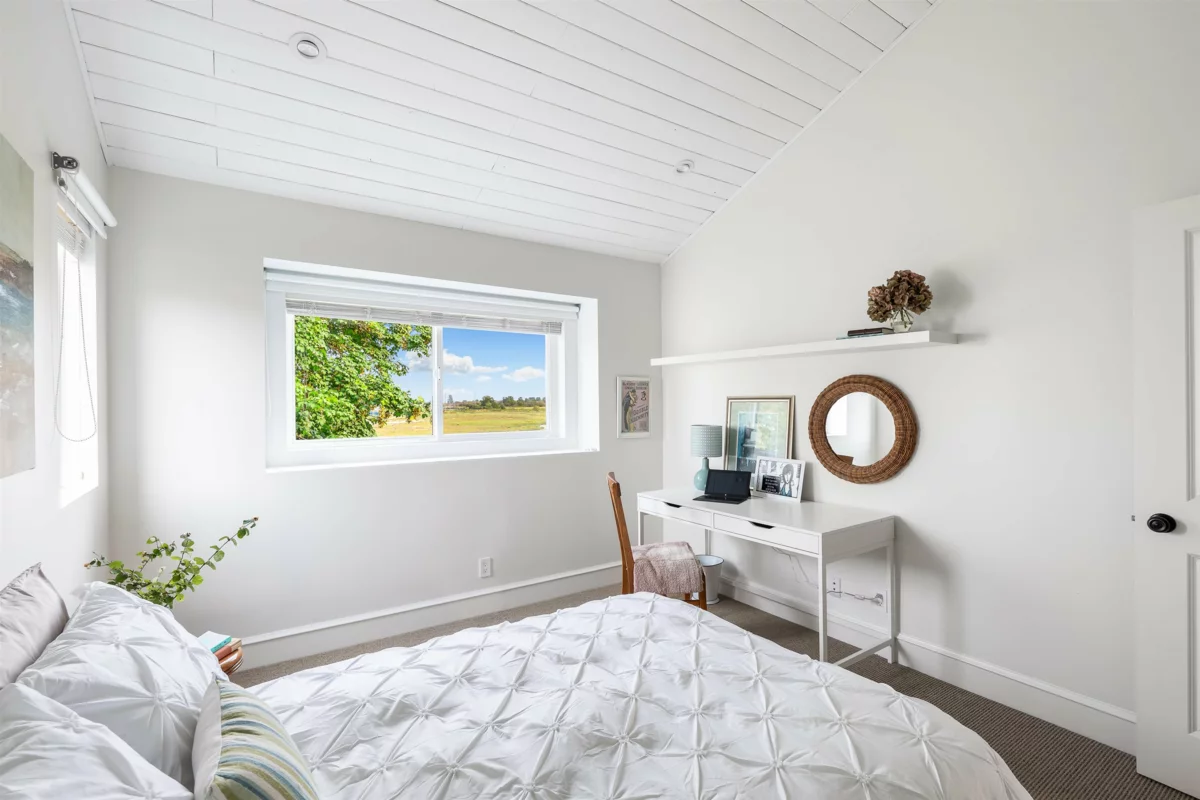 Front Yard Photo of 1284 Beach Grove Road, Delta, BC