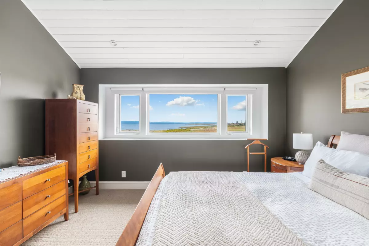 Staircase Photo of 1284 Beach Grove Road, Delta, BC