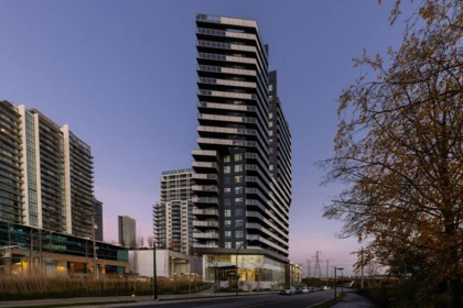 2201 4433 Alaska Street, Burnaby, BC, Burnaby — Apartment/Condo for sale