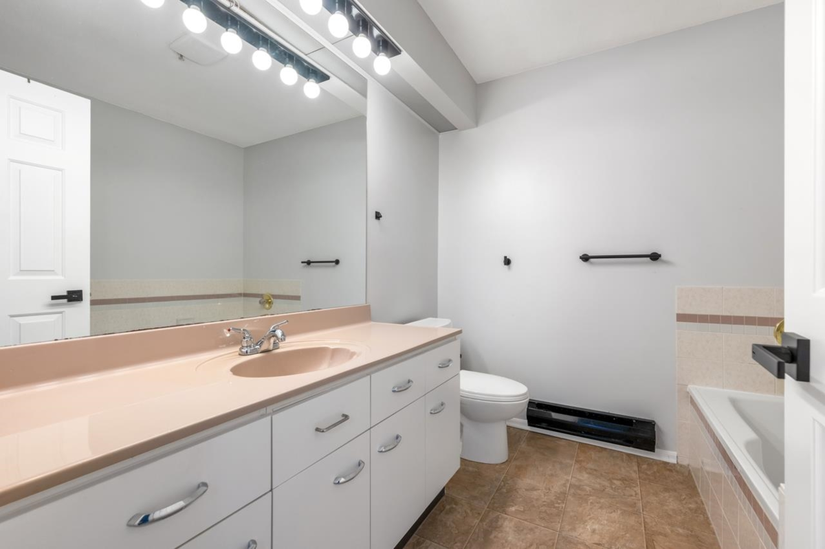 Primary Bathroom Photo of 40 6511 Chambord Place, Vancouver, BC