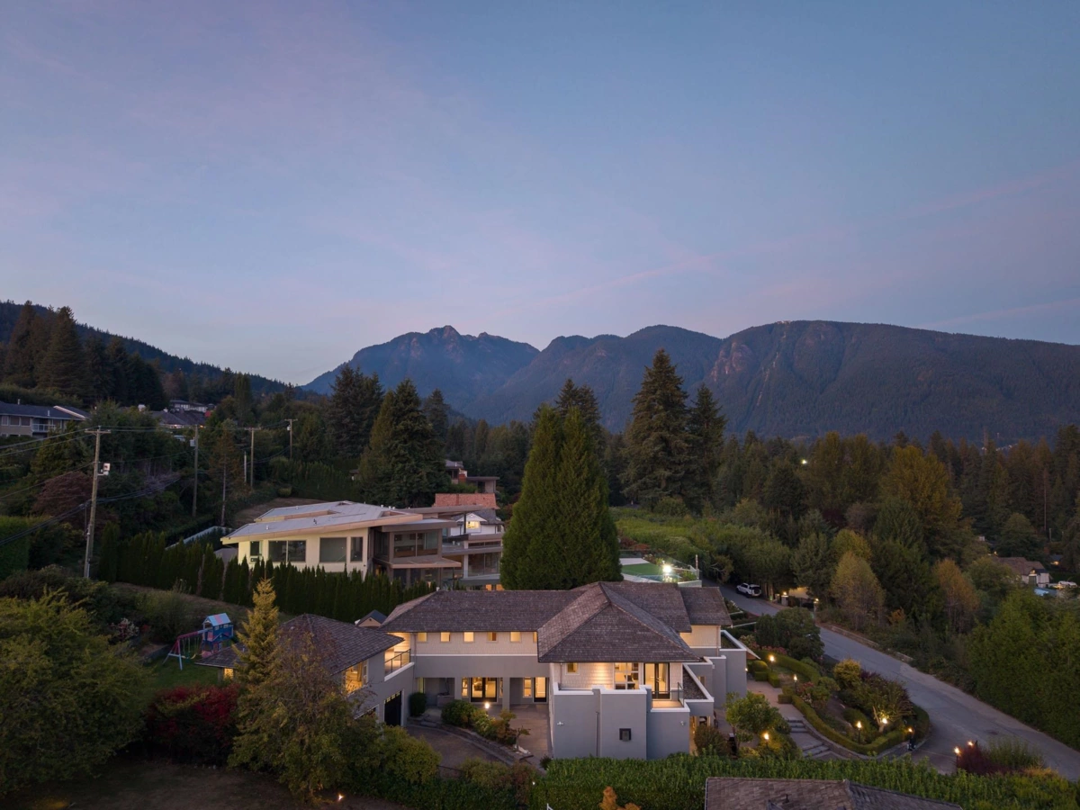 Front Yard Photo of 715 King Georges Way, West Vancouver, BC
