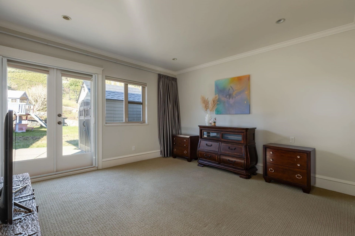 Guest Bathroom Photo of 715 King Georges Way, West Vancouver, BC