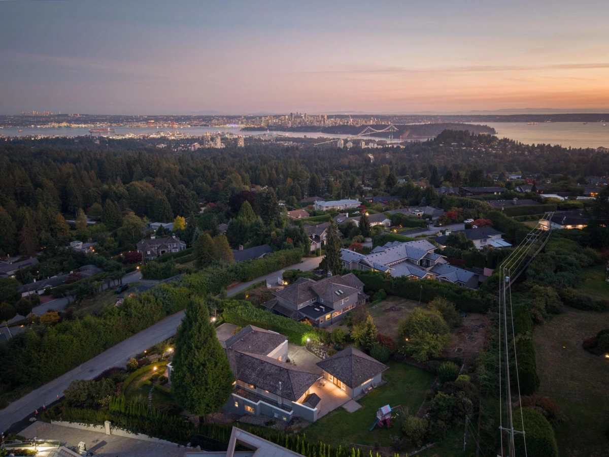 Outdoor Kitchen Photo of 715 King Georges Way, West Vancouver, BC