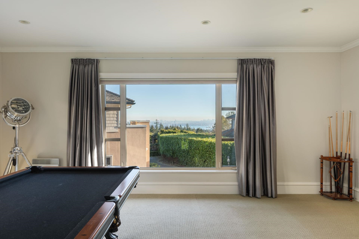 Powder Room Photo of 715 King Georges Way, West Vancouver, BC