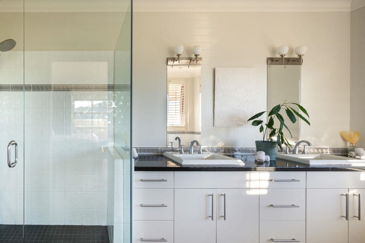 Walk-In Closet Photo of 715 King Georges Way, West Vancouver, BC