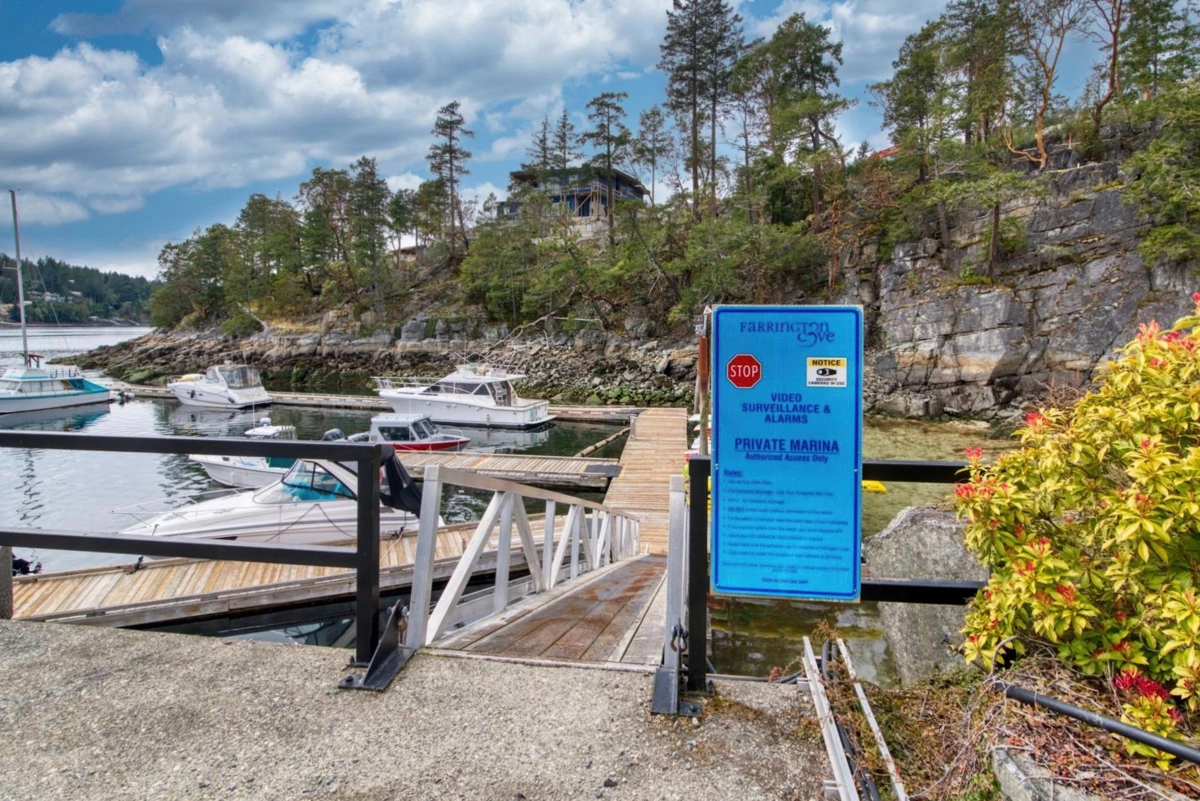 Kitchen Island Photo of SL42 4622 Sinclair Bay Road, Garden Bay, BC