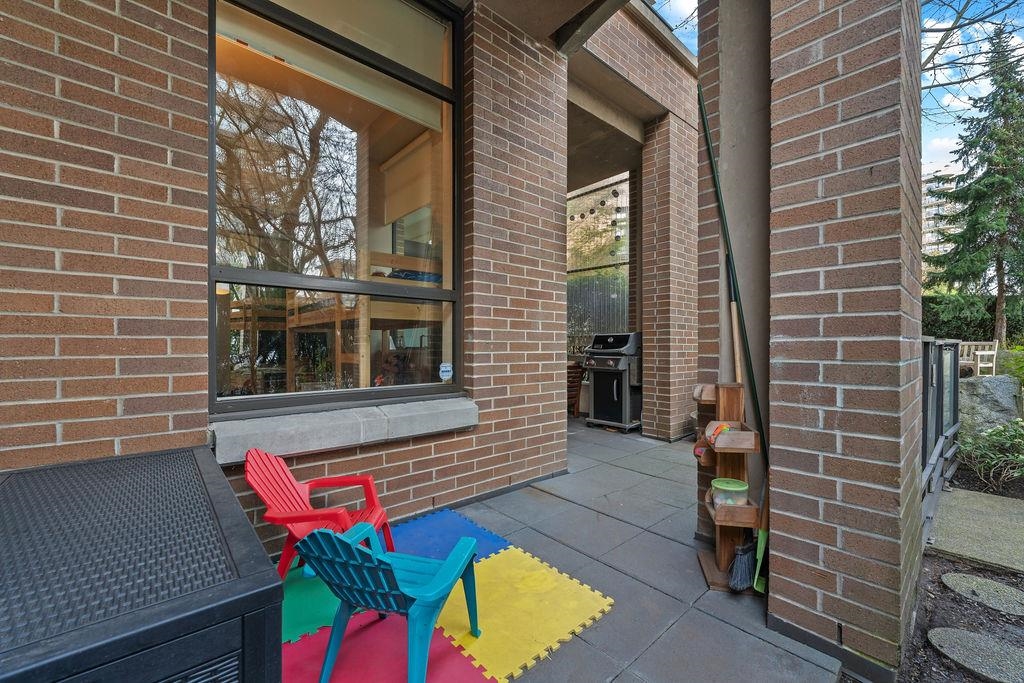 Front Yard Photo of 103 170 W 1st Street, North Vancouver, BC