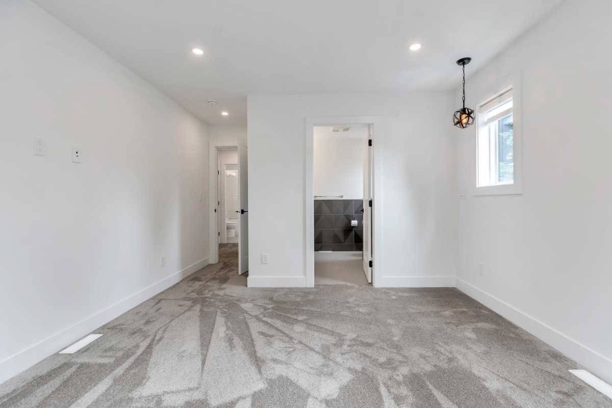Entry Foyer Photo of 2284 Mouldstade Road, Abbotsford, BC